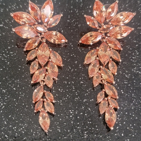 Jewelry - Elegant Rose Gold and Pink Crystal Drop Earrings.  Gorgeous. New. 2"
